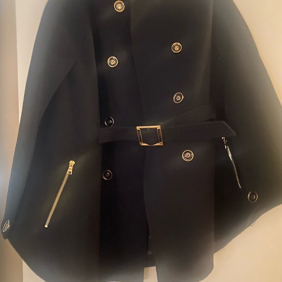 SOLD new cape size medium - Picture 3 of 3